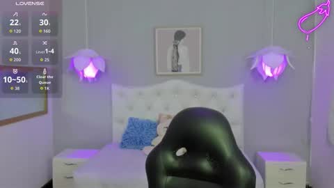 Snapshot of lisa7_7 chatting on 10.31.25 Lisa online show from 10.31.25