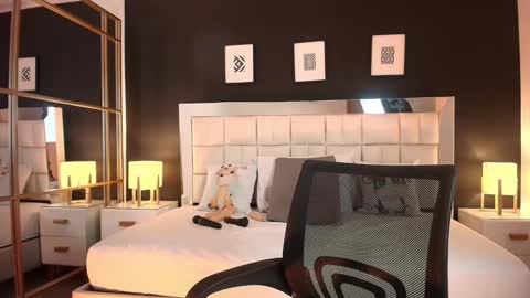 Snapshot of lisa_casper chatting on 02.04.25 Lisa online show from 02.04.25