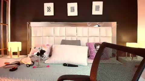 Snapshot of lisa_casper chatting on 02.12.25 Lisa online show from 02.12.25