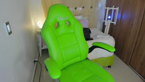 Snapshot of lisa_gerrard_ chatting on 01.19.25 Lisa online show from 01.19.25