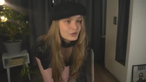 Elisabeth or Lisa online show from 09.29.25