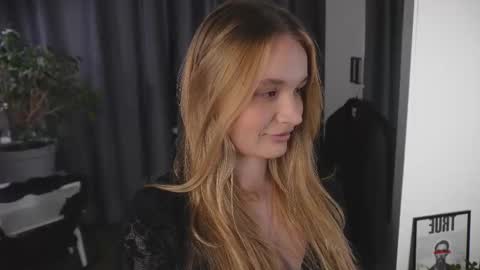 Elisabeth or Lisa online show from 10.21.25