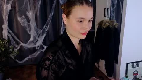 Elisabeth or Lisa online show from 10.30.25