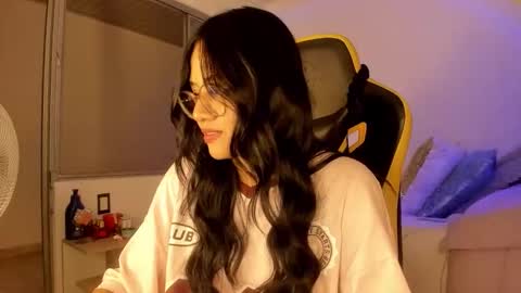 Snapshot of lisa_t08 chatting on 10.30.25 Lisa Thompson online show from 10.30.25