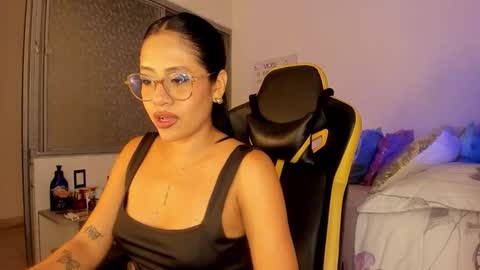 Snapshot of lisa_t08 chatting on 11.04.25 Lisa Thompson online show from 11.04.25