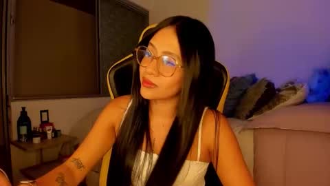 Snapshot of lisa_t08 chatting on 11.08.25 Lisa Thompson online show from 11.08.25