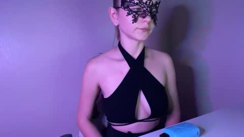 Lisa online show from 09.13.25