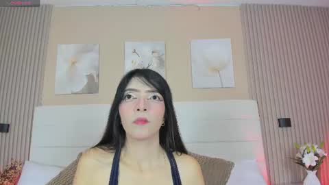 Snapshot of lisalain chatting on 06.24.26 lisa online show from 06.24.26