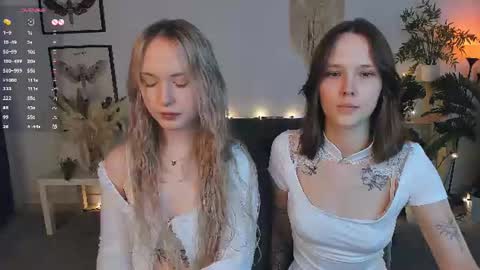 Snapshot of lisaluve chatting on 07.19.26 Lisa blonde Alisa brunette online show from 07.19.26