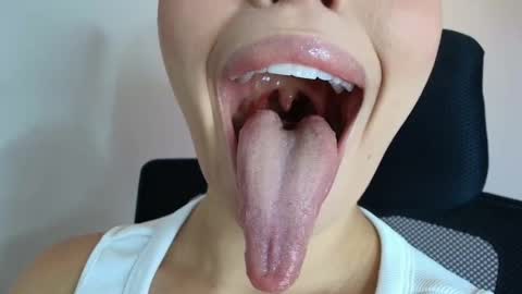 Lisbet online show from 10.07.25