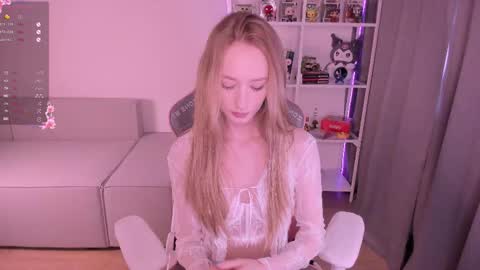 Snapshot of lissa__fox chatting on 10.06.25 lissa online show from 10.06.25