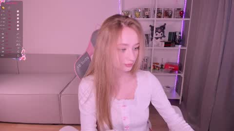 Snapshot of lissa__fox chatting on 10.19.25 lissa online show from 10.19.25