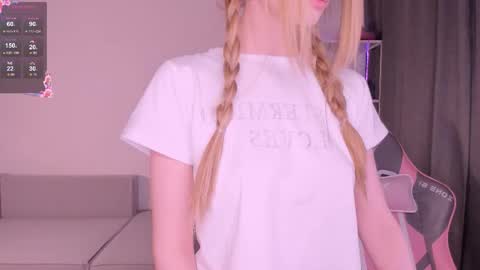 Snapshot of lissa__fox chatting on 11.13.25 lissa online show from 11.13.25