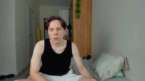 Snapshot of lissa_alfie chatting on 01.05.25 Alfie online show from 01.05.25