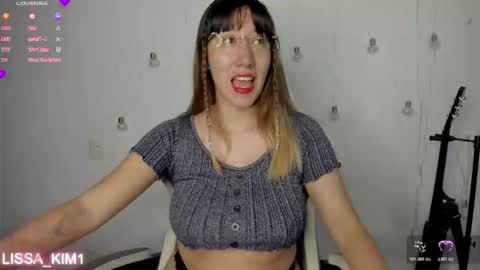 Snapshot of lissa_kim1 chatting on 11.06.25 Lissa Kim online show from 11.06.25