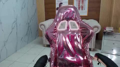 Snapshot of lissandra_s chatting on 10.08.25 lissandra_s online show from 10.08.25