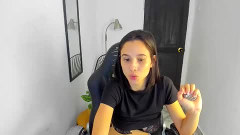 Snapshot of liswett_ chatting on 06.10.26 Liss online show from 06.10.26