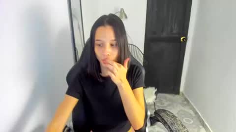 Snapshot of liswett_ chatting on 06.16.26 Liss online show from 06.16.26