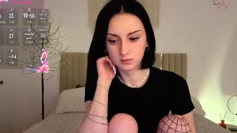 Snapshot of little1_molly chatting on 06.12.26 Molly online show from 06.12.26