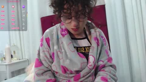 Snapshot of little__amy_ chatting on 10.04.25 AMY online show from 10.04.25