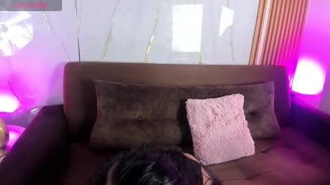 little__chloee_ online show from 10.14.25