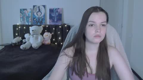 Snapshot of little__flowers chatting on 09.21.25 little__flowers online show from 09.21.25