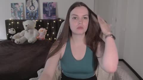 Snapshot of little__flowers chatting on 10.05.25 little__flowers online show from 10.05.25