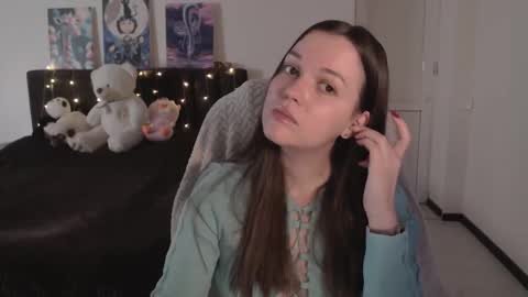 Snapshot of little__flowers chatting on 10.23.25 little__flowers online show from 10.23.25