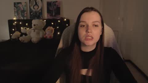 Snapshot of little__flowers chatting on 10.27.25 little__flowers online show from 10.27.25