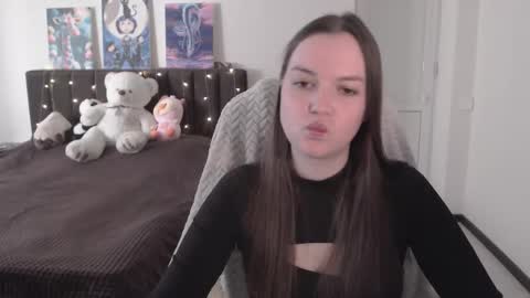 Snapshot of little__flowers chatting on 10.29.25 little__flowers online show from 10.29.25