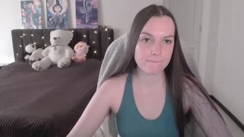 Snapshot of little__flowers chatting on 11.08.25 little__flowers online show from 11.08.25