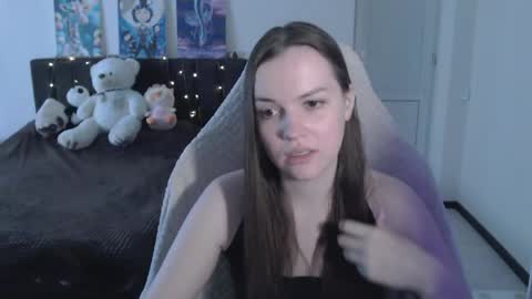 Snapshot of little__flowers chatting on 05.25.26 little__flowers online show from 05.25.26