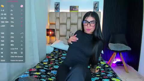 Sophie ---- connected from 1400 to 2100 Colombia time online show from 11.16.25