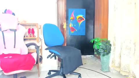 Snapshot of little_africa chatting on 10.24.25 little_africa online show from 10.24.25