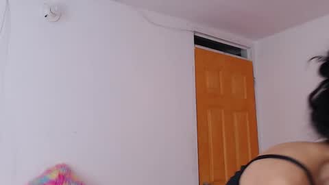 Snapshot of little_angelito2 chatting on 10.19.25 TU ANGELITO online show from 10.19.25