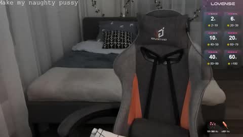 Snapshot of little_bambii_ chatting on 10.05.25 Eva online show from 10.05.25