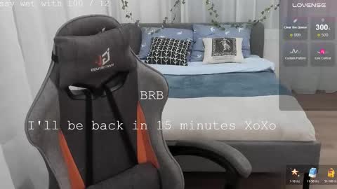 Snapshot of little_bambii_ chatting on 10.17.25 Eva online show from 10.17.25