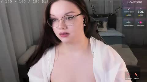 Snapshot of little_bambii_ chatting on 10.20.25 Eva online show from 10.20.25