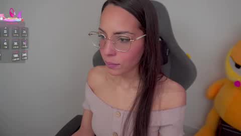 Snapshot of little_eli chatting on 09.28.25 Help me reach 100 likes online show from 09.28.25