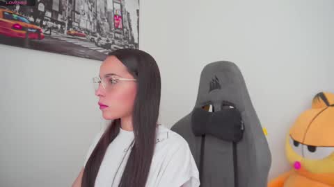 Snapshot of little_eli chatting on 10.01.25 Help me reach 100 likes online show from 10.01.25