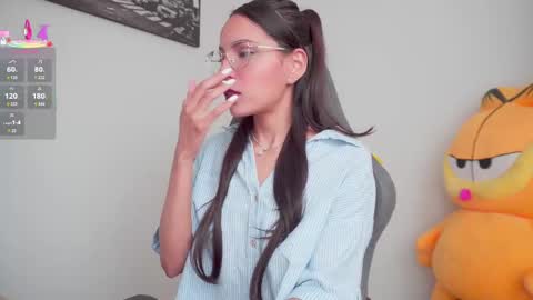 Snapshot of little_eli chatting on 10.07.25 Help me reach 100 likes online show from 10.07.25