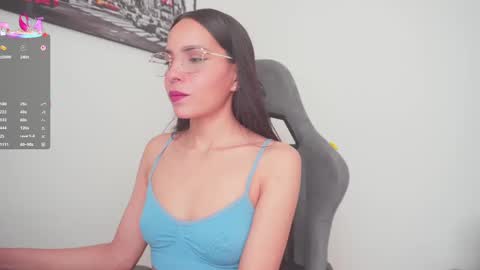 Snapshot of little_eli chatting on 10.09.25 Help me reach 100 likes online show from 10.09.25