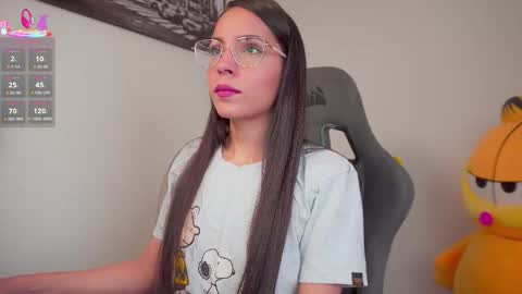 Snapshot of little_eli chatting on 10.12.25 Help me reach 100 likes online show from 10.12.25