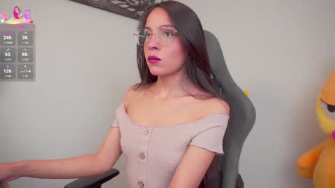 Snapshot of little_eli chatting on 10.14.25 Help me reach 100 likes online show from 10.14.25