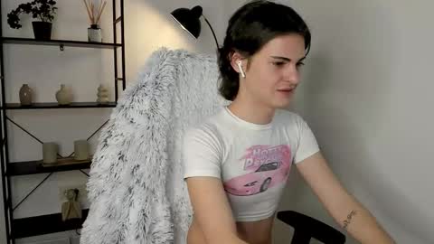 Snapshot of little_femb0y chatting on 02.04.26 Daniel online show from 02.04.26