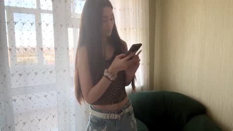 Snapshot of little_ieity chatting on 10.10.25 Viiola online show from 10.10.25