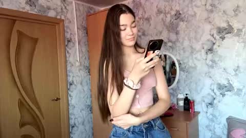 Snapshot of little_ieity chatting on 10.16.25 Viiola online show from 10.16.25