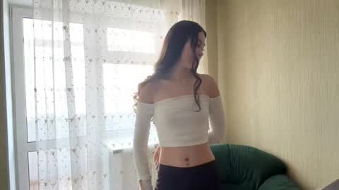 Snapshot of little_ieity chatting on 10.22.25 Viiola online show from 10.22.25