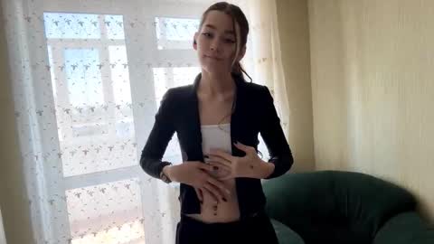 Snapshot of little_ieity chatting on 10.23.25 Viiola online show from 10.23.25