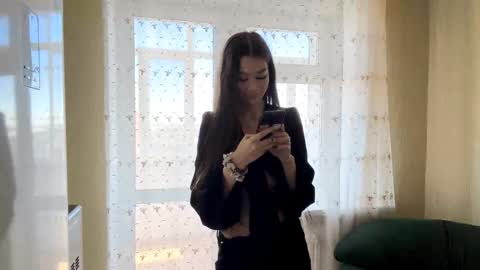 Snapshot of little_ieity chatting on 10.31.25 Viiola online show from 10.31.25